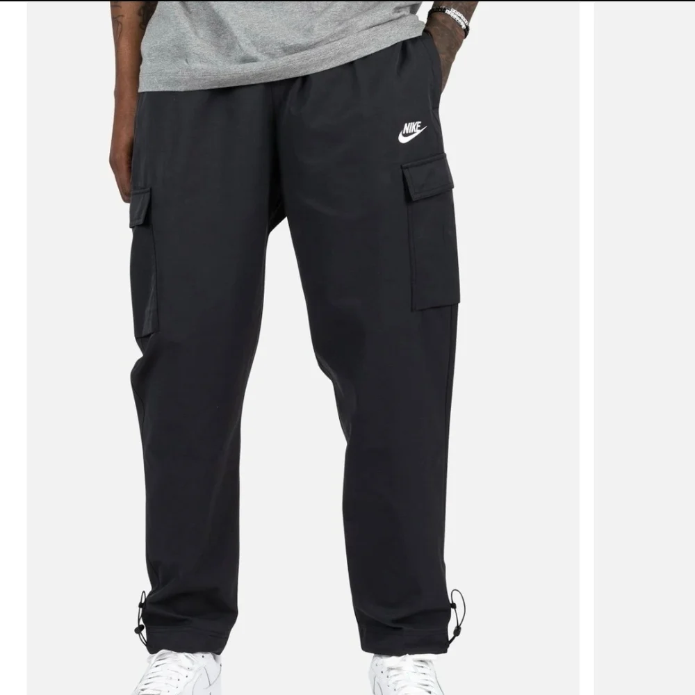 🚫SOLD!🚫Nike Sportwear Cargo Black pants Medium - Picture 2 of 8